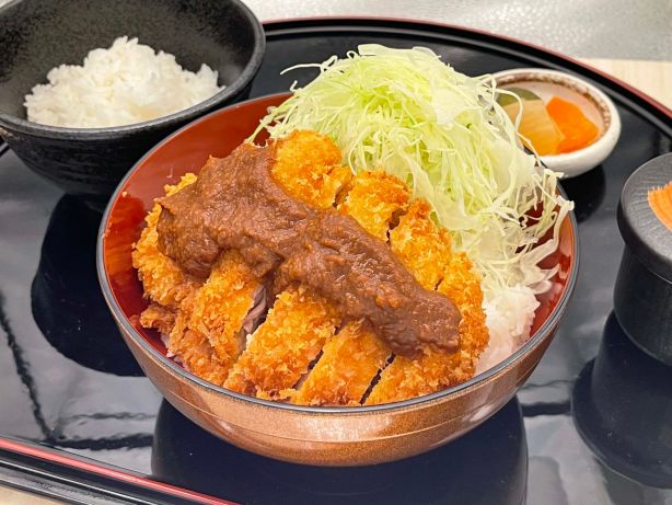 信玄どりの鳥カツ丼 デミ味噌ソース 